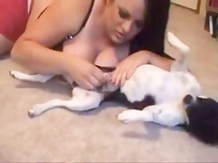 Brunette with giant tits looks for his penis in the doggy
