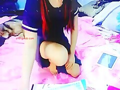 Horny Girl Fucks The Pussy In The Webcam